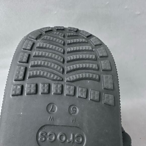 Crocs Furever Crush Platform Clog in Black Plush Women's Size 7 Mens Size 5 - Picture 12 of 15